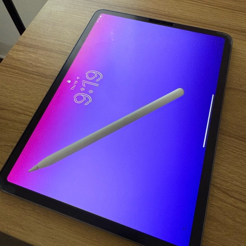Apple iPad Pro 11” 2nd Gen 128GB Space Gray + Apple Pencil | Excellent